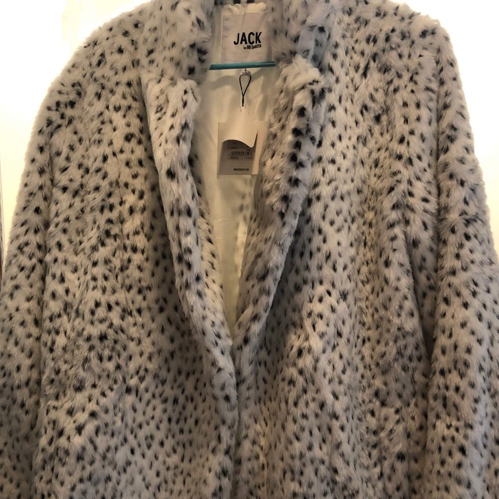 White leopard spotted jacket size large NWT